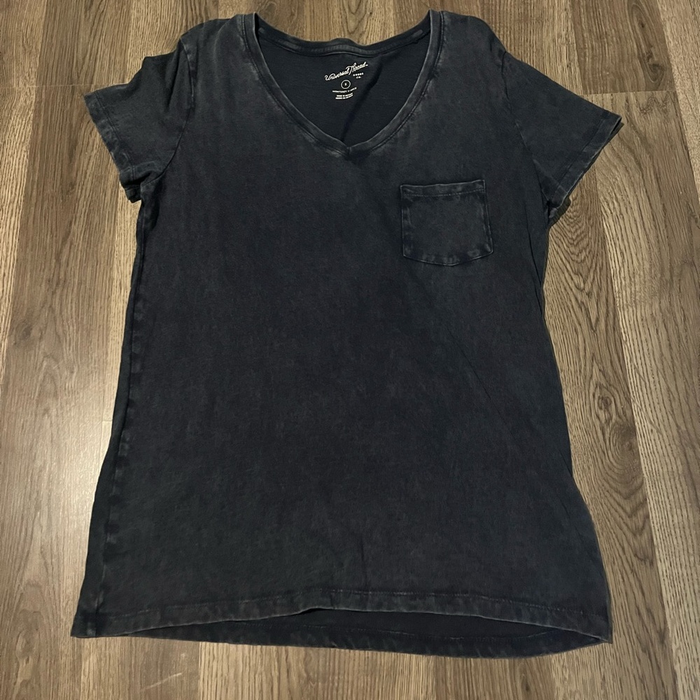 Small navy blue universal thread shirt